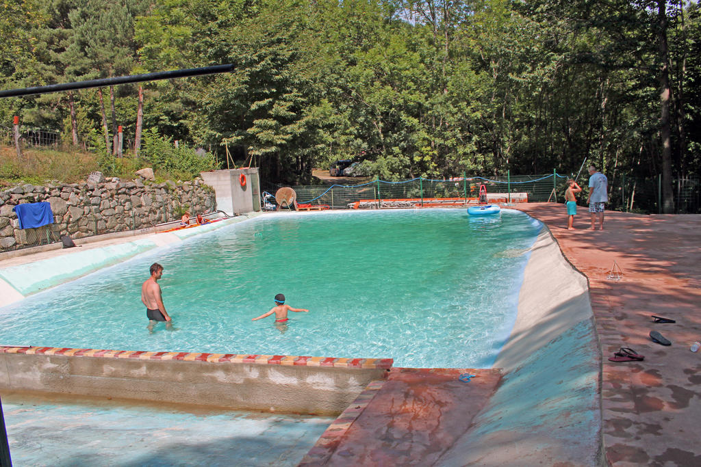 Camping Le P'Tit Bonheur Escaro Exterior photo